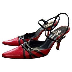 Charles David res and black pumps